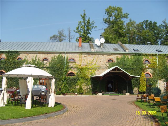 Instalacja wzmacniacza GSM — Hotel Manor, Chlewiska