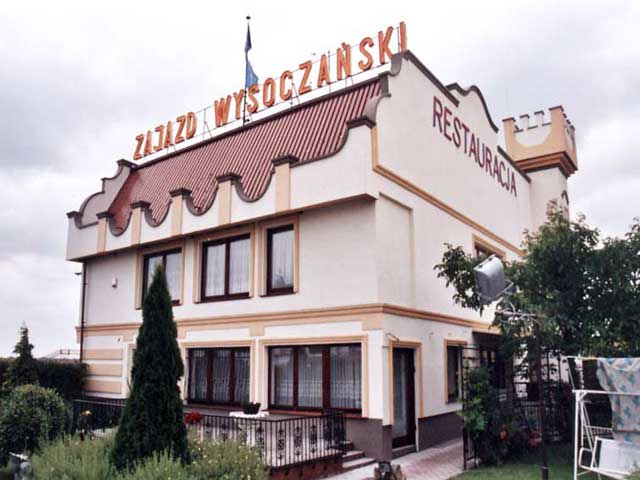 Instalacja wzmacniacza GSM — Zajazd Wysoczański